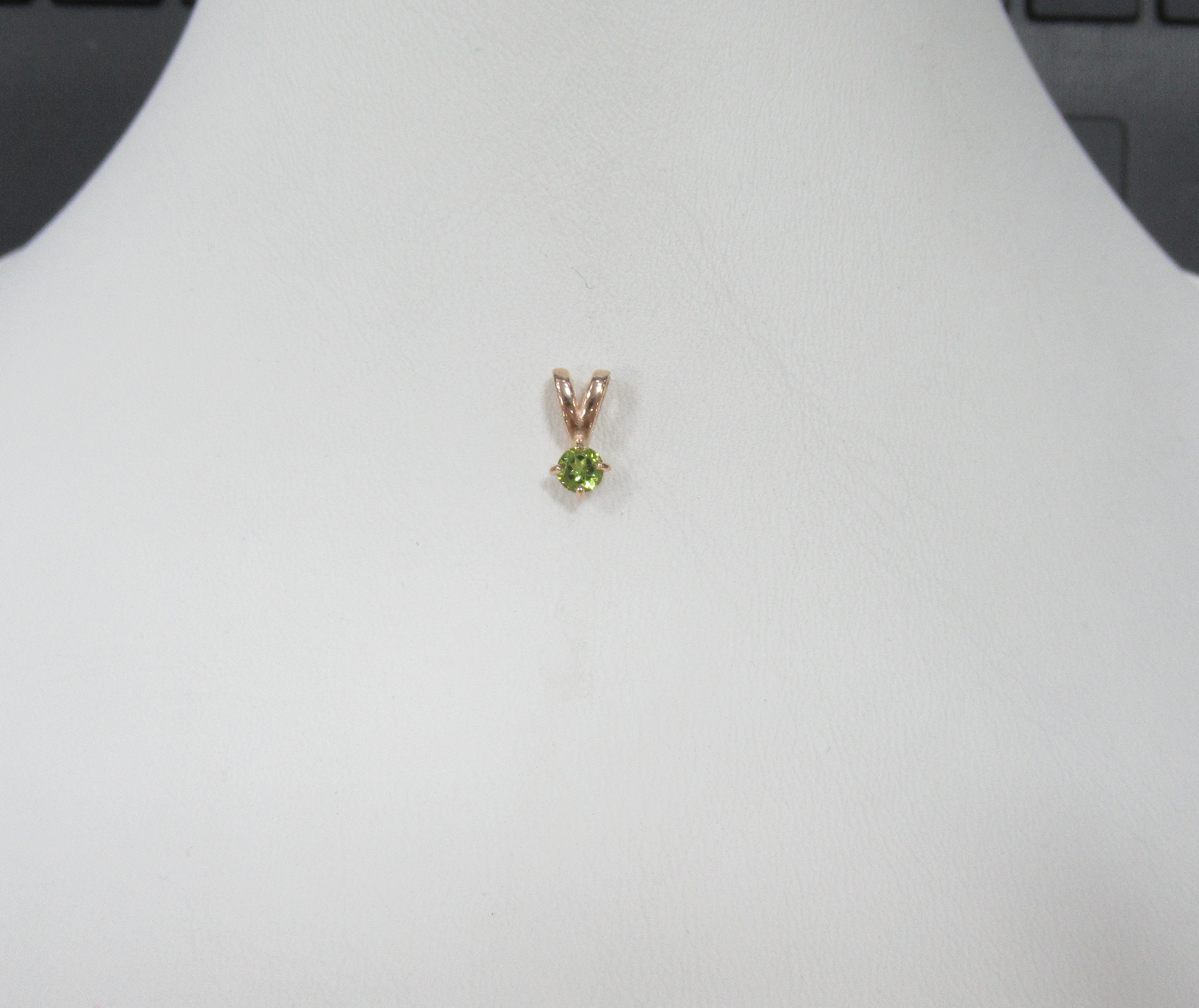 Серебряная подвеска с хризолитом